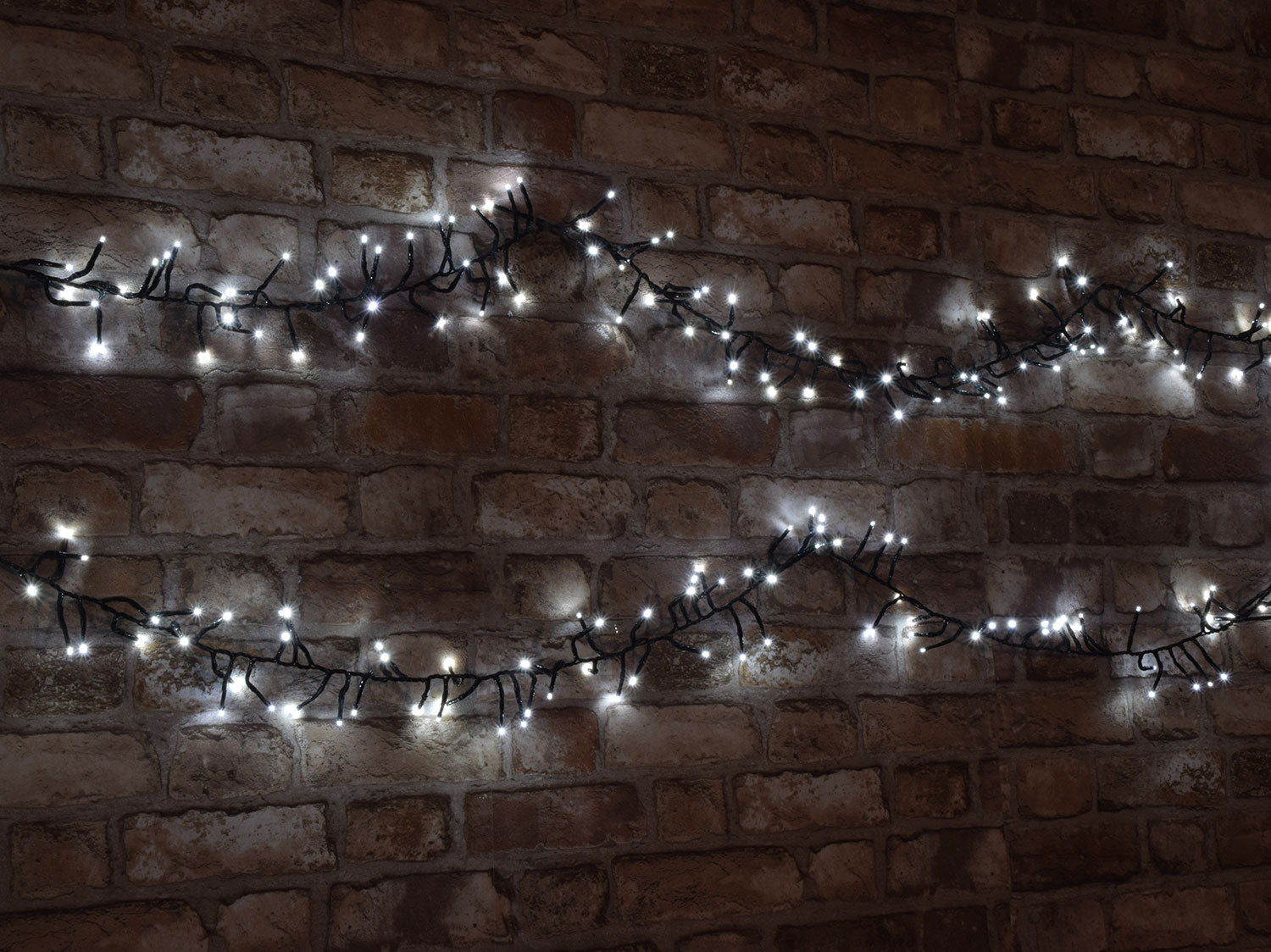 LYYT: 155.382UK, Multi-sequence 960 LED Cluster Lights, 14m, Cool White, Timer, IP44