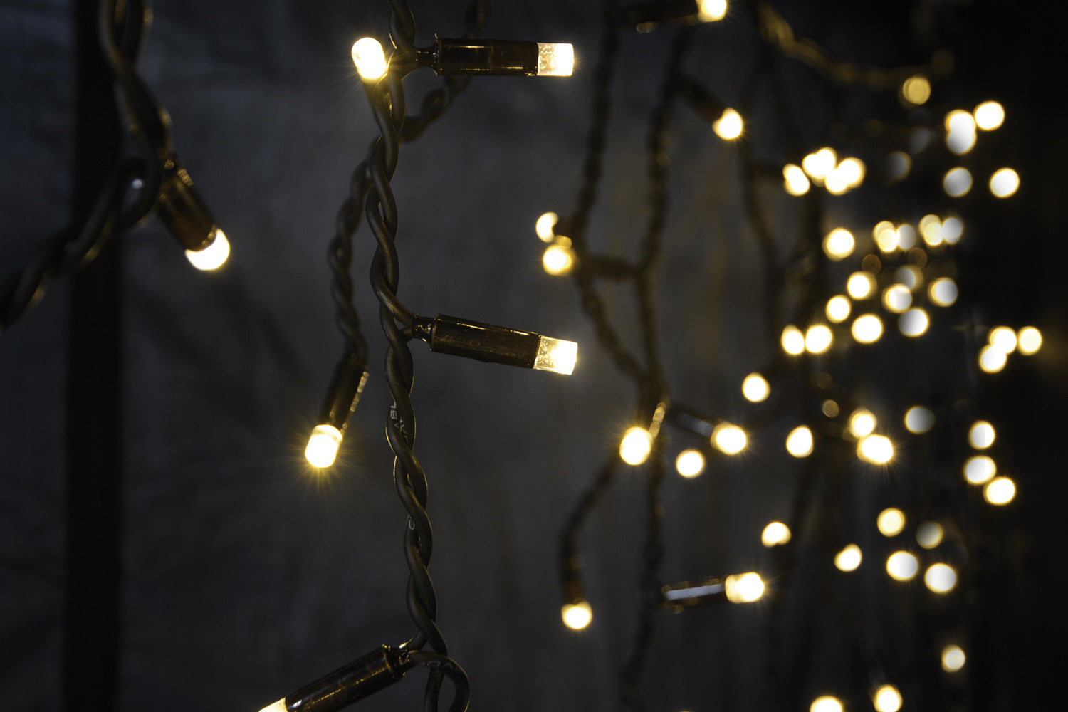 LYYT: 155.398UK, Icicle-Inspired Multi-Sequence Outdoor LED String Lights, 180 Warm White LEDs, 5.75m, IP44 Rated, Heavy Duty Cable