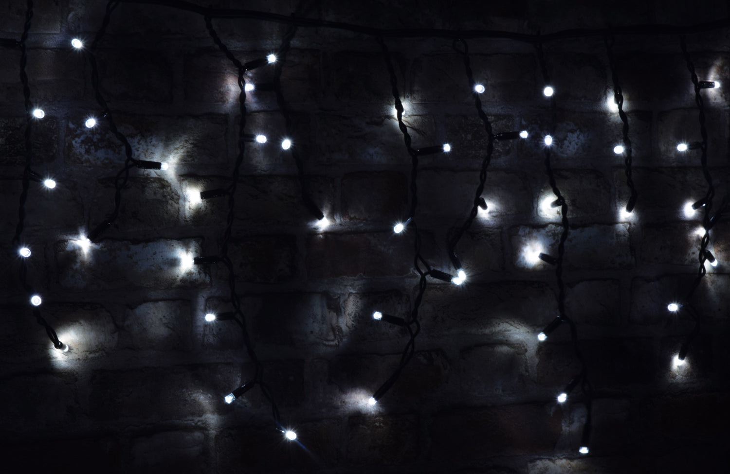 LYYT: 155.399UK, Icicle-Inspired Multi-Sequence Outdoor LED String Lights, 180 LEDs, 3.6m, Cool White, 230Vac, IP44