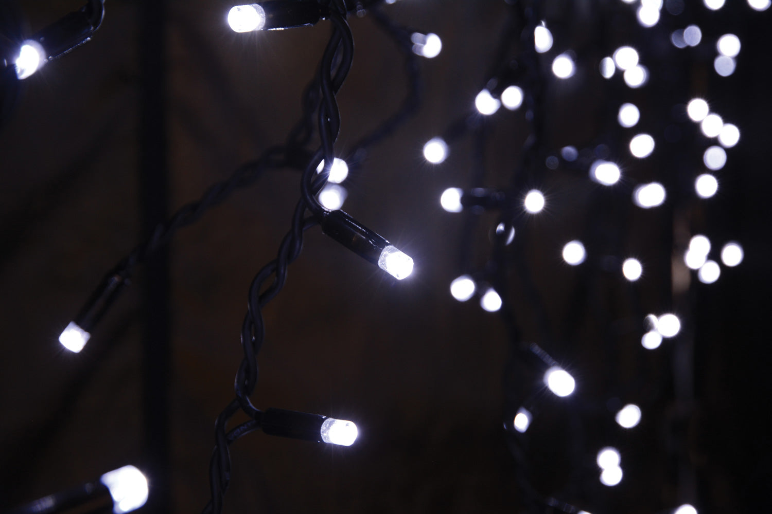 LYYT: 155.399UK, Icicle-Inspired Multi-Sequence Outdoor LED String Lights, 180 LEDs, 3.6m, Cool White, 230Vac, IP44