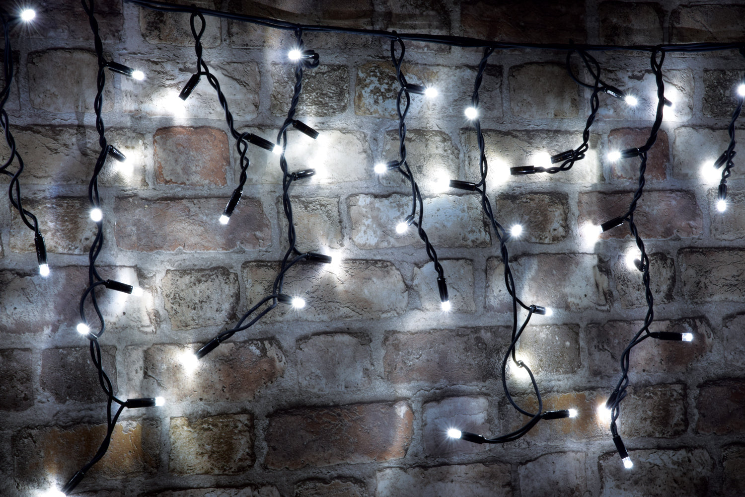 LYYT: 155.444UK, Connectable Icicle-Inspired Outdoor LED String Lights, 100 LEDs, 2m, Cool White, Heavy Duty Rubber Cable, IP44