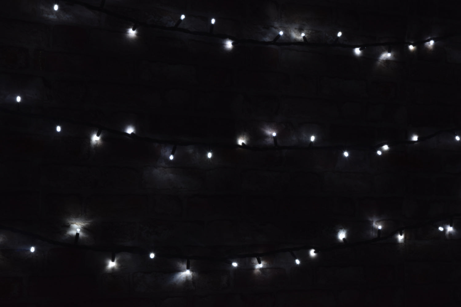 LYYT: 155.483UK, Heavy Duty LED String Lights, 90 LEDs, 11m, IP44 Rated, Black Cable