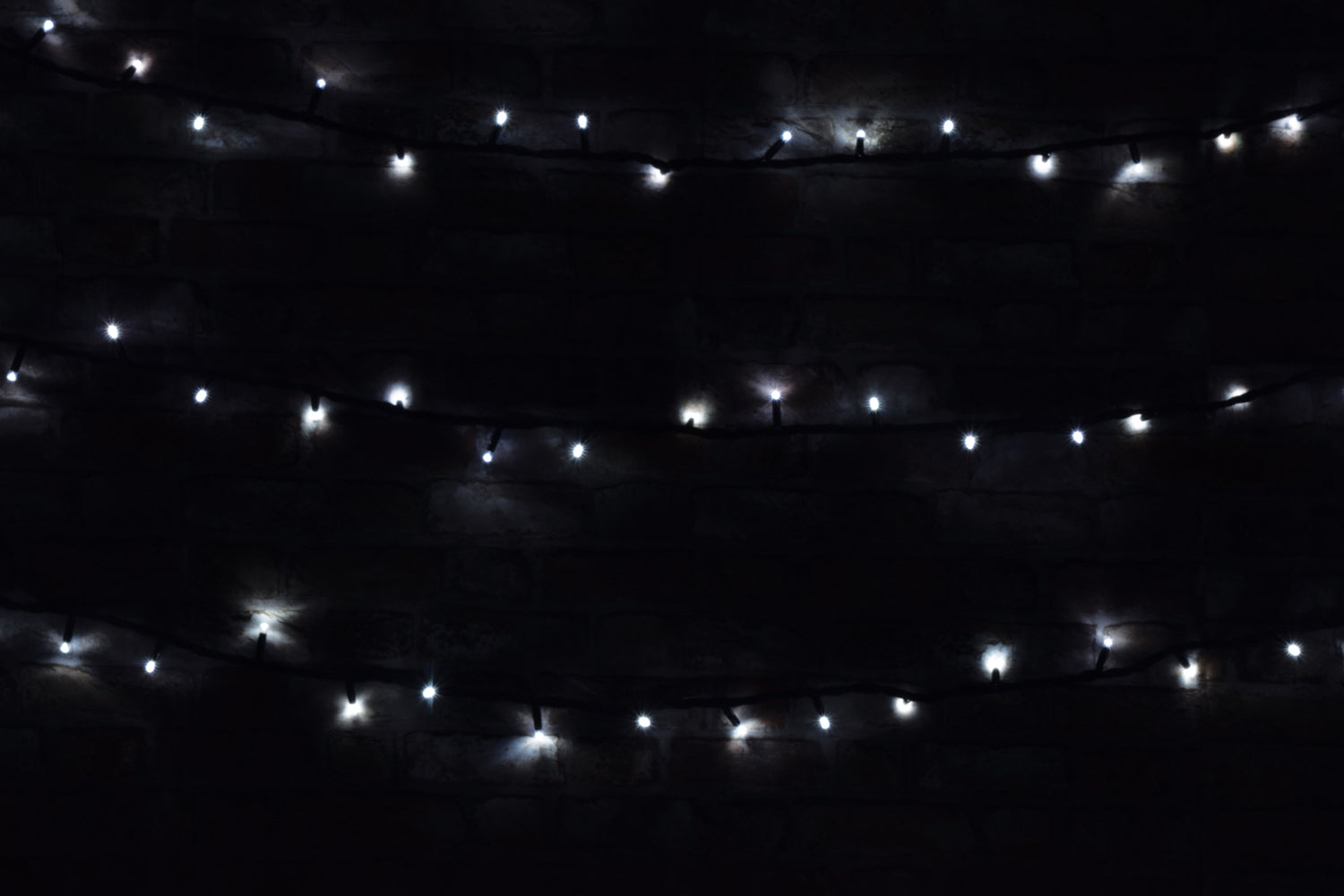 LYYT: 155.485UK, Heavy Duty LED String Lights, 180 LEDs, 20m, White, IP44, Black Cable, 7W