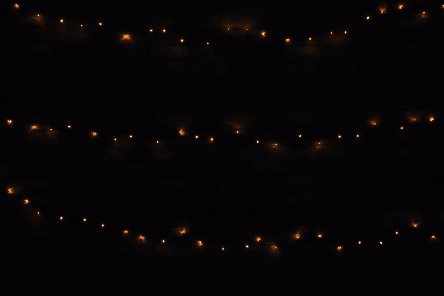 LYYT: 155.611UK, Outdoor LED String Lights, 120 Warm White LEDs, 9.5m, Battery Powered, IP44, Black Cable