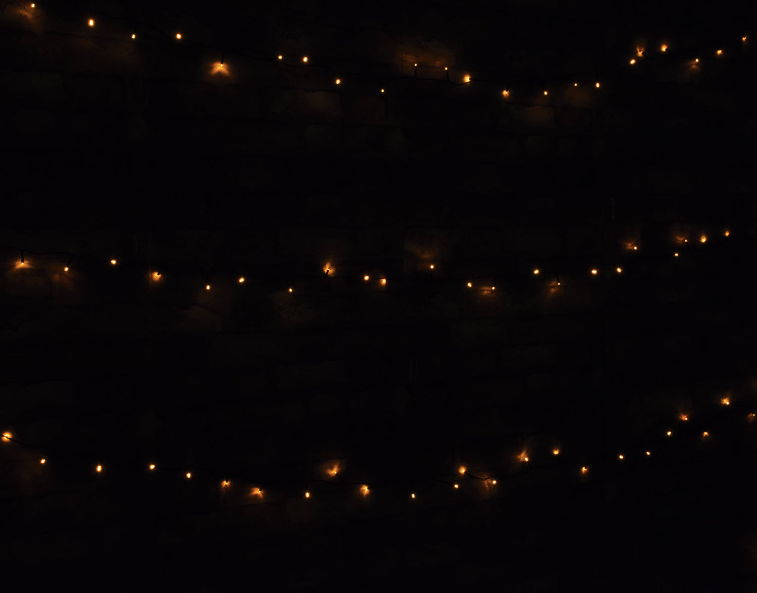 LYYT: 155.611UK, Outdoor LED String Lights, 120 Warm White LEDs, 9.5m, Battery Powered, IP44, Black Cable