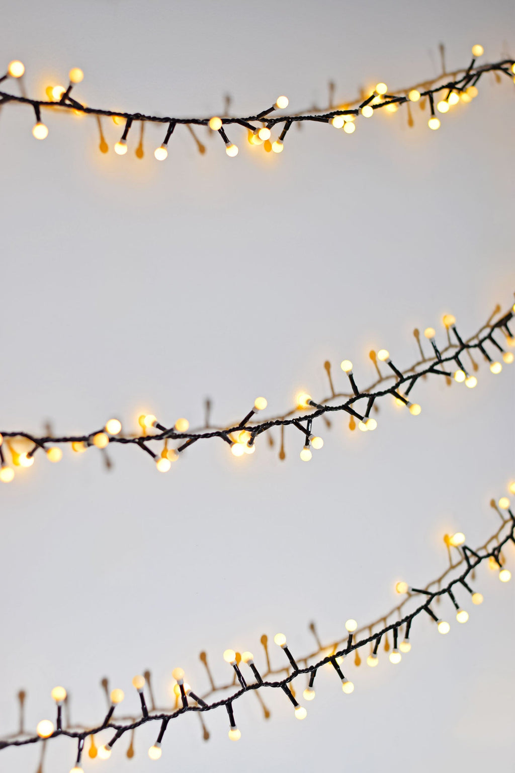 LYYT: 155.651UK, 12m Mini Warm White Berry Lights, 500 LEDs, IP44 Rated, 31V 15W, 8 Programme Controller