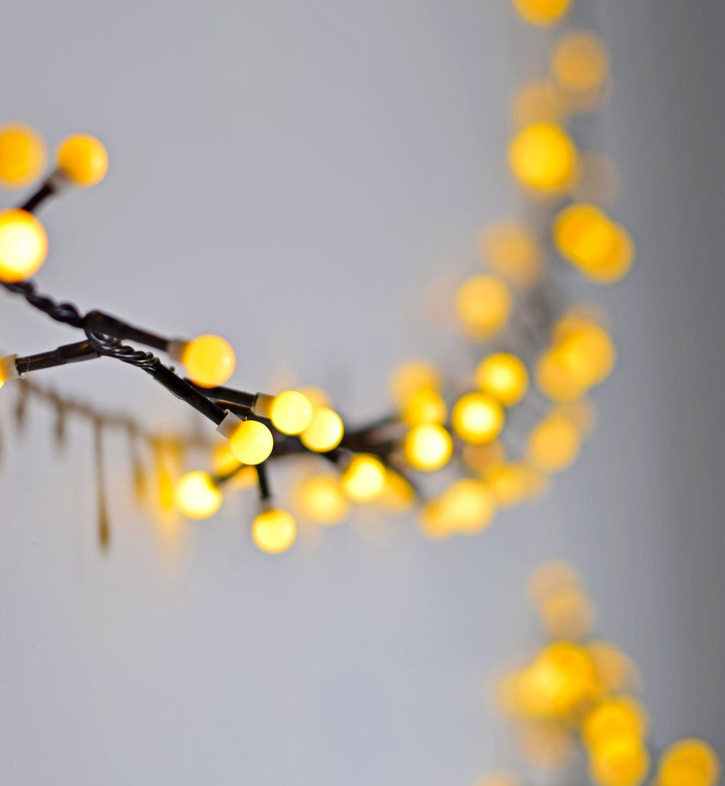 LYYT: 155.651UK, 12m Mini Warm White Berry Lights, 500 LEDs, IP44 Rated, 31V 15W, 8 Programme Controller