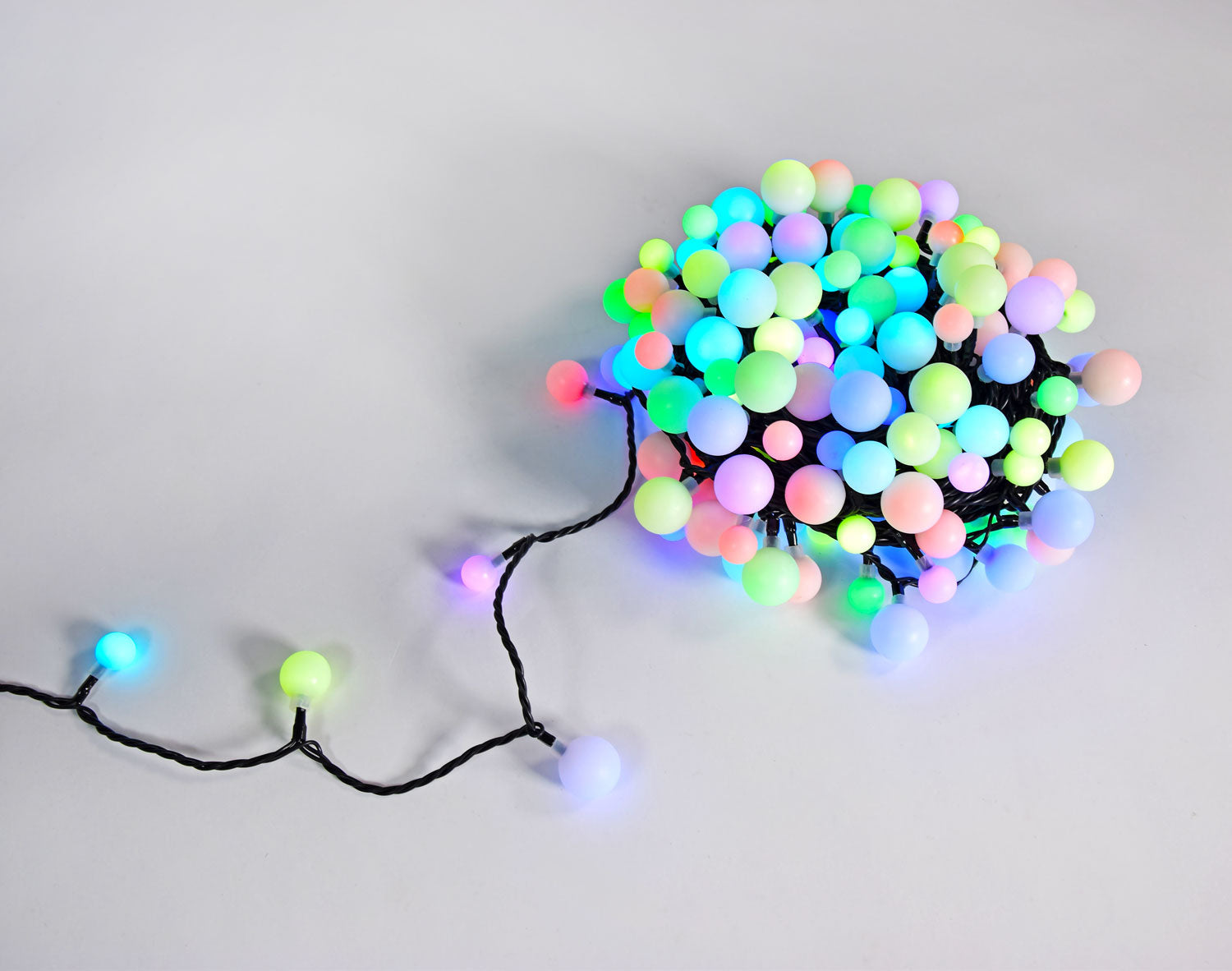 LYYT: 155.653UK, 20m Mixed RGB Berry Lights, 200 LEDs, Remote Controlled, IP44 Rated, 25 Lighting Modes, Timer Function