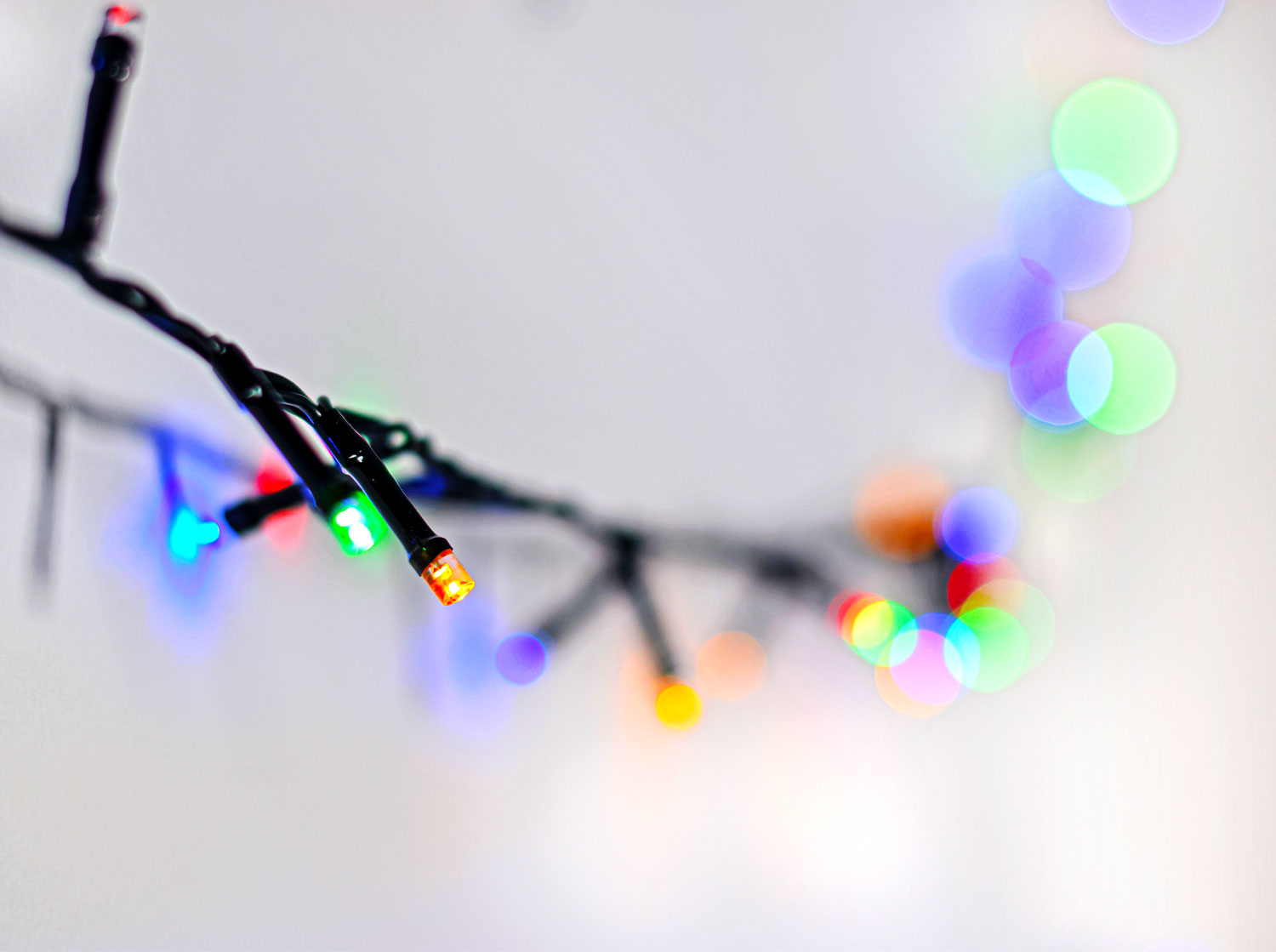 LYYT: 155.654UK, 45m Multi Colour String Light Reels, 1500 LEDs, IP44 Rated, Remote Control, 8 Lighting Modes