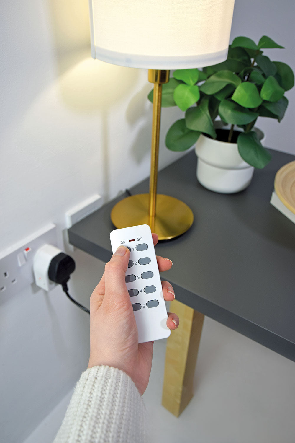 Mercury: 350.116UK, Programmable Wireless Remote Control Sockets, 5 Sockets, 240V, 13A, 30m Range