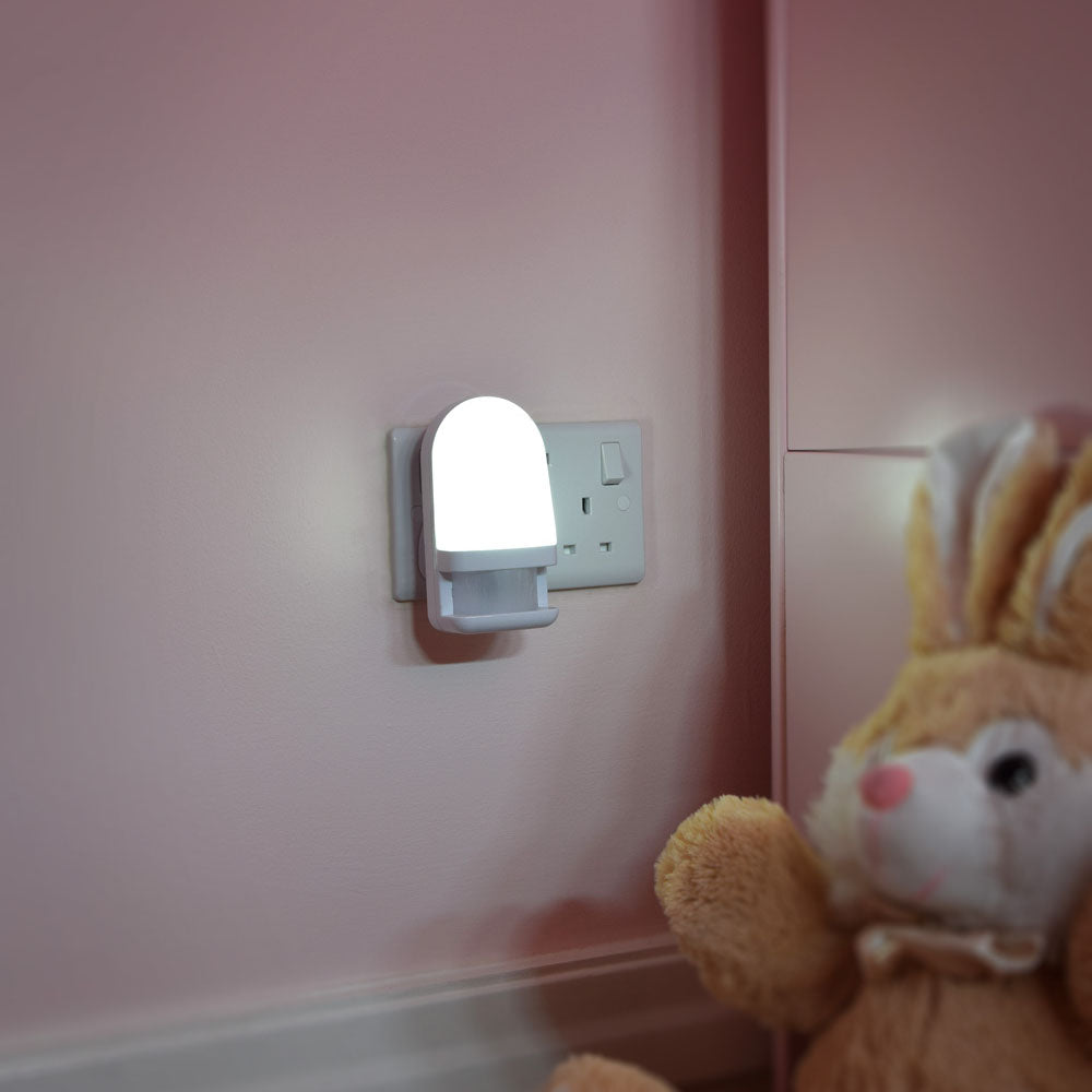 LYYT: 429.956UK, LED Night Light with PIR Sensor, 9 Lumens, 230V, Adjustable Time Switch, 8m Range