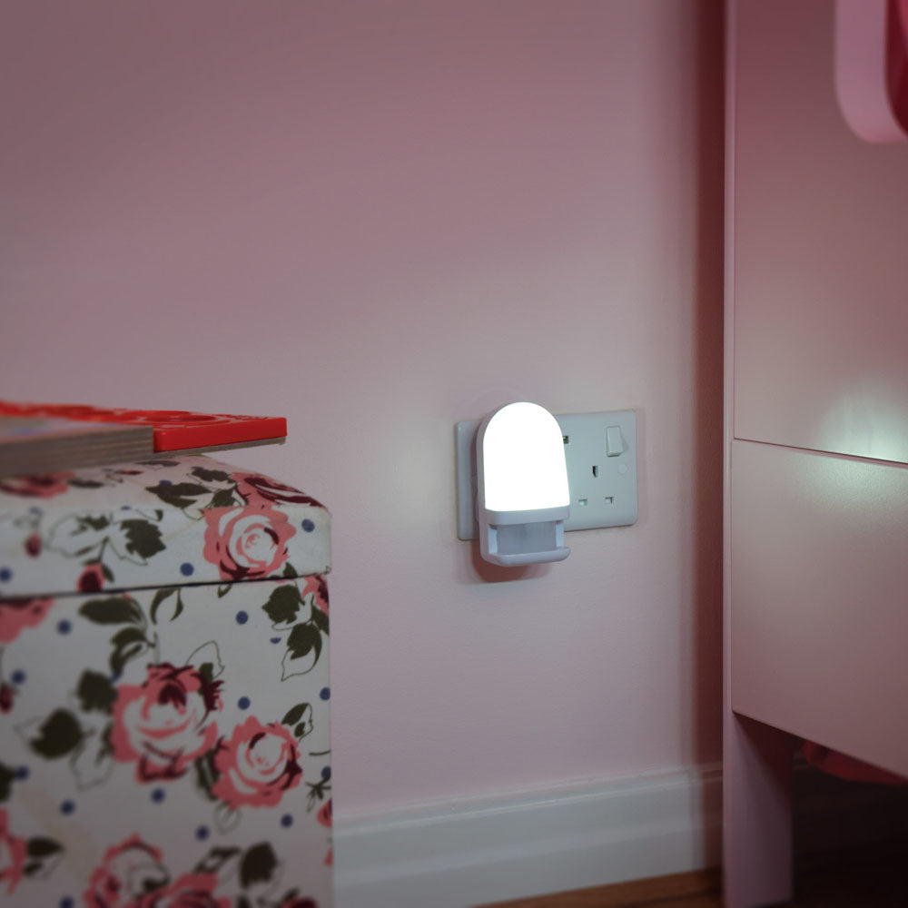 LYYT: 429.956UK, LED Night Light with PIR Sensor, 9 Lumens, 230V, Adjustable Time Switch, 8m Range
